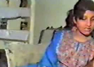 Slutty Pakistani housewife sucking big dick on camera